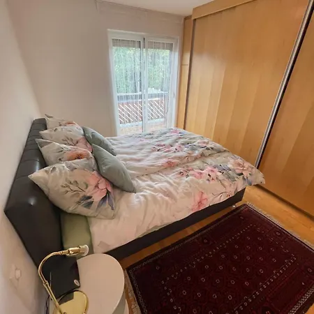 - 80qm - Mit Grosser Loggia Und Balkon Apartman