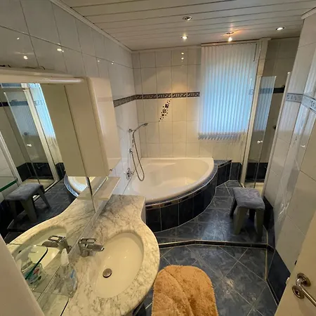 Apartman - 80qm - Mit Grosser Loggia Und Balkon *